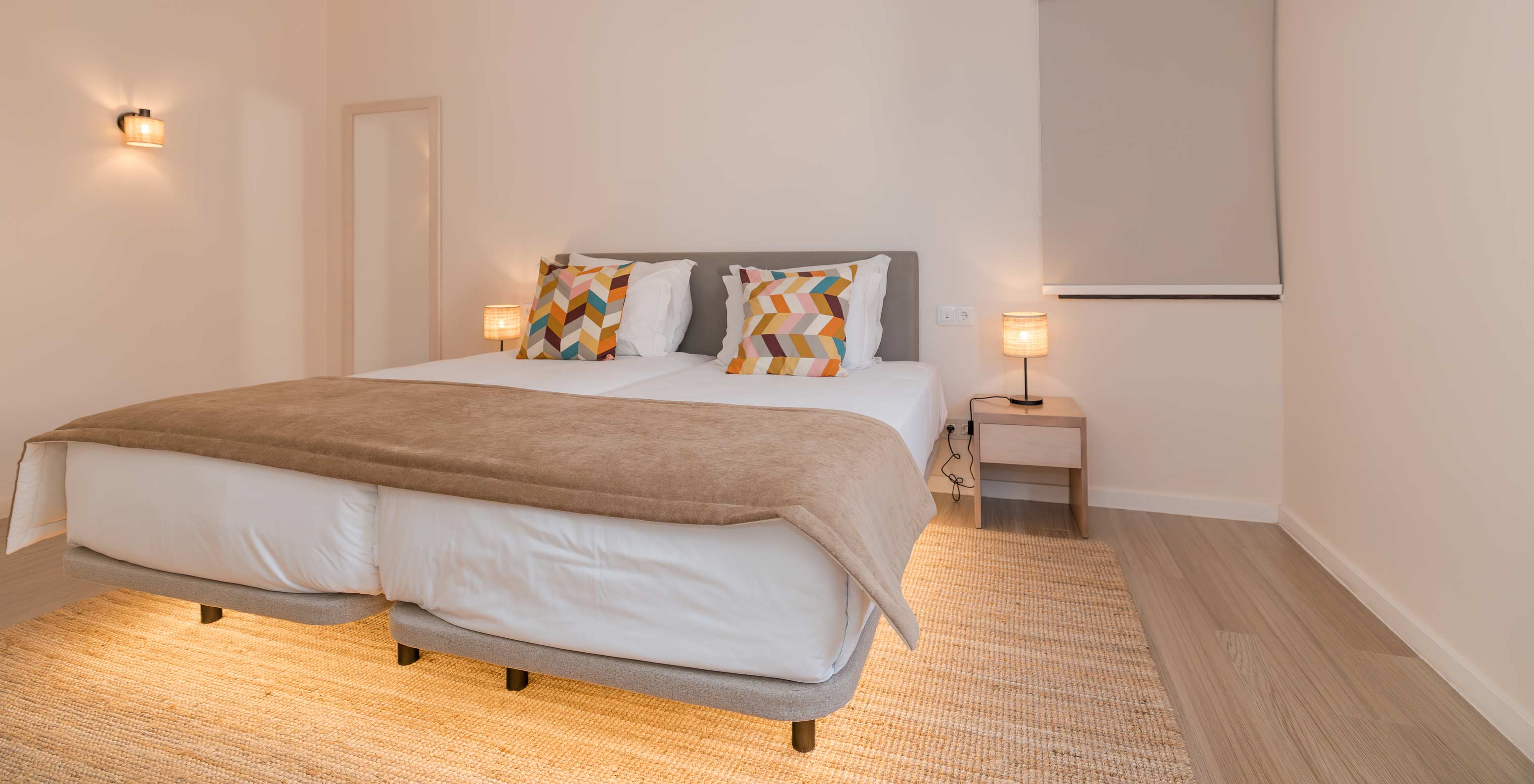 Villa 2 Habitaciones Premium en Pestana Alvor Beach Villas tiene habitación con dos camas, mesita y aire acondicionado