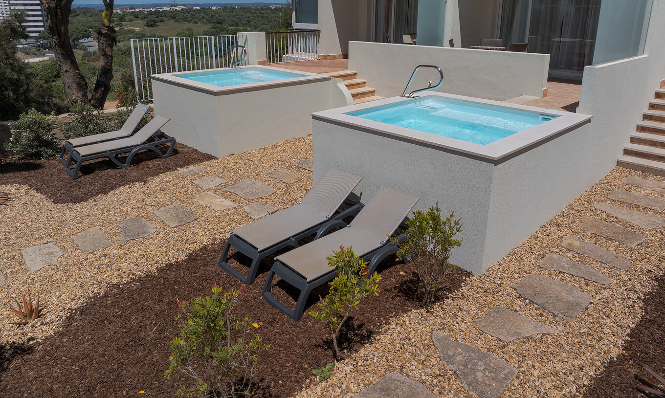La Suite T1 Duplex Vista Mar del Pestana Alvor Praia tiene terraza, piscina de inmersión privada y tumbonas