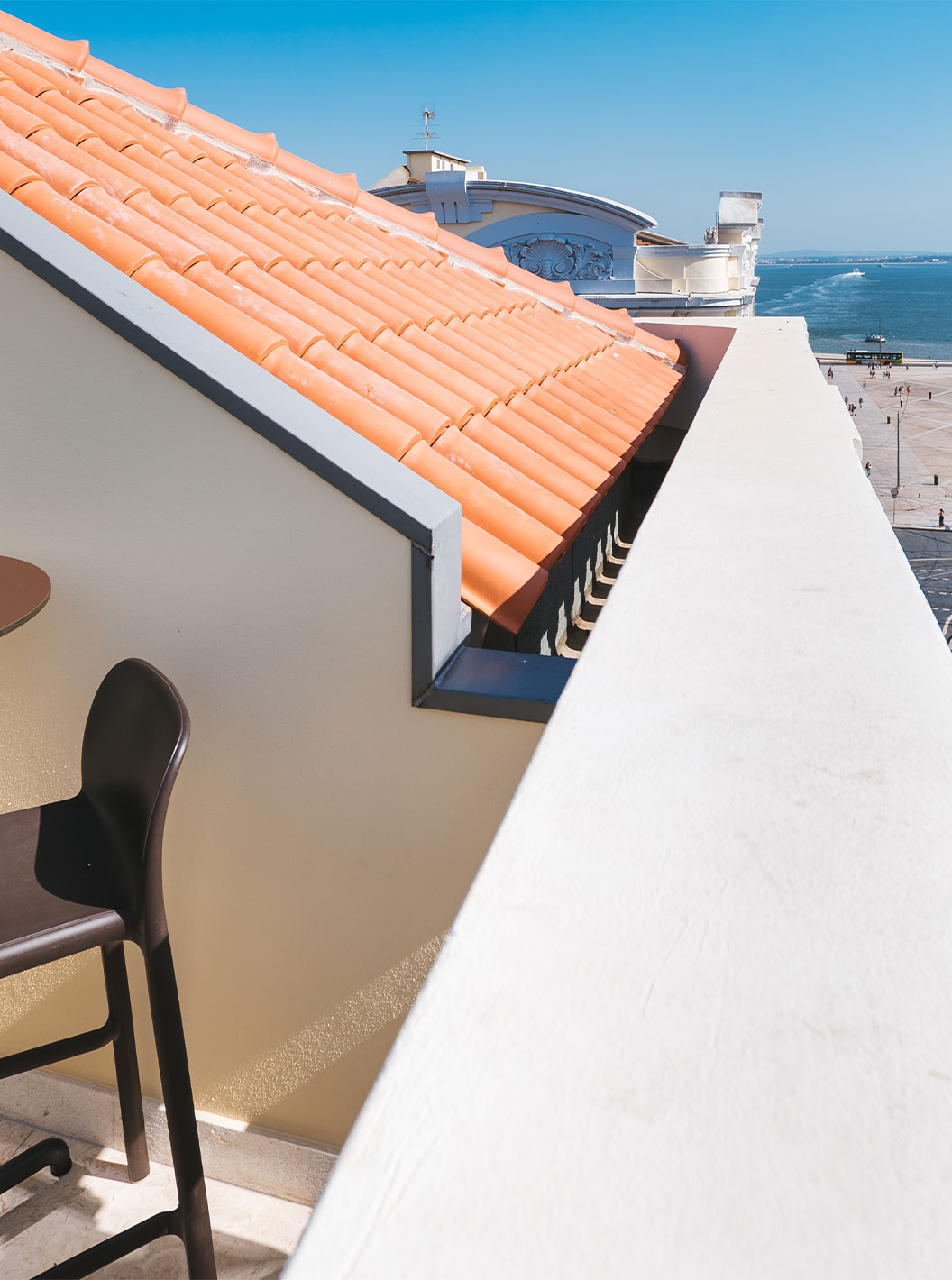 La Suite CR7 del Pestana CR7 Lisboa tiene un balcón en el rooftop, con vista al río Tajo