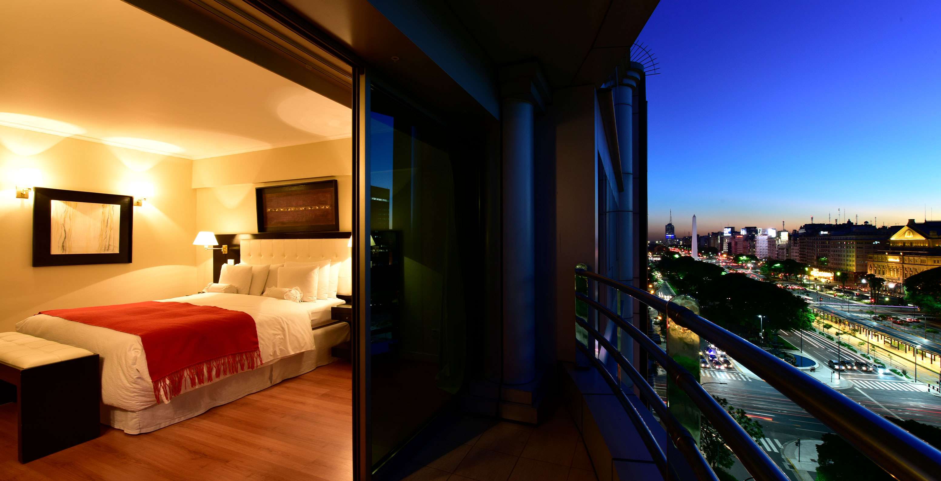La Suite du Pestana Buenos Aires a un Balcon avec Vue Panoramique sur le Centre de Buenos Aires