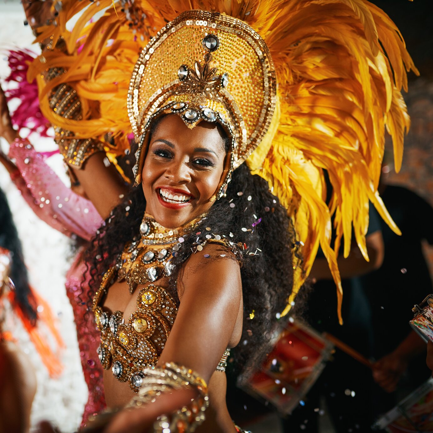 Carnaval au Brésil  Séjournez dans un hôtel Pestana et vivez le Carnaval du Brésil avec des costumes, du samba et de la joie.