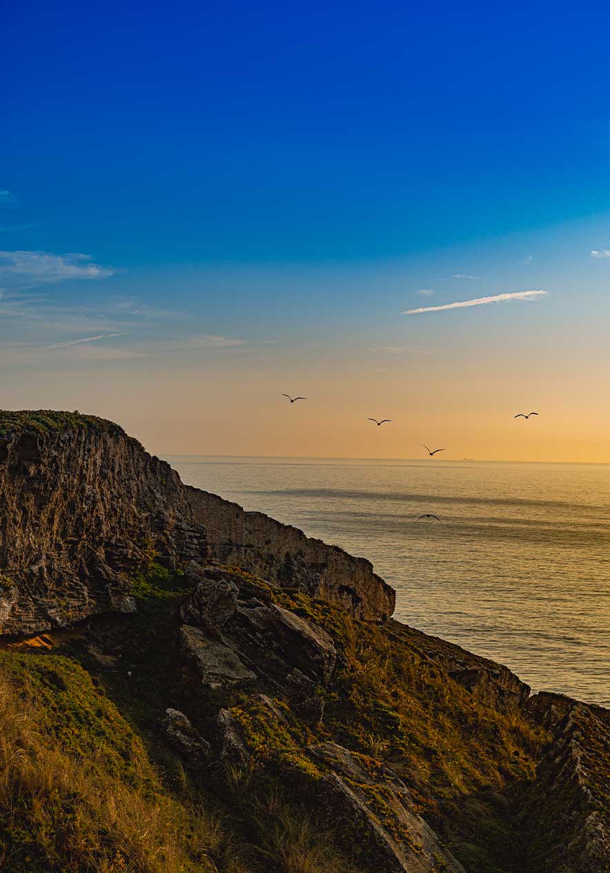 Falaises du Forte Pessegueiro près du Pestana Porto Covo Village, Hotel no Alentejo face à l’océan au coucher du soleil