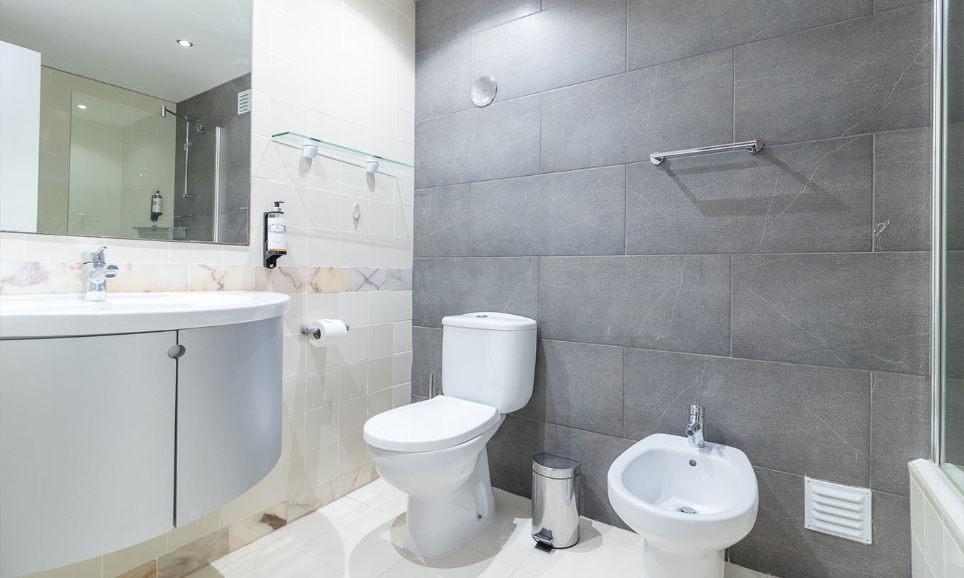 Le Studio Vue Jardin du Pestana Alvor Atlântico a une salle de bain équipée d'un lavabo, WC et bidet