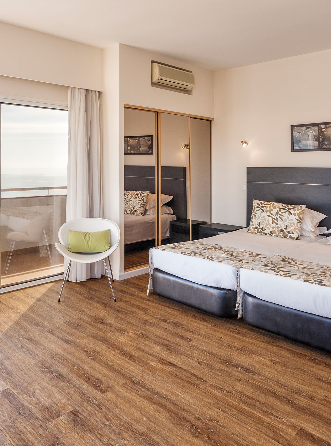 Le Studio Supérieur Vue Mer du Pestana Alvor Atlântico est assez spacieux avec accès direct à un balcon