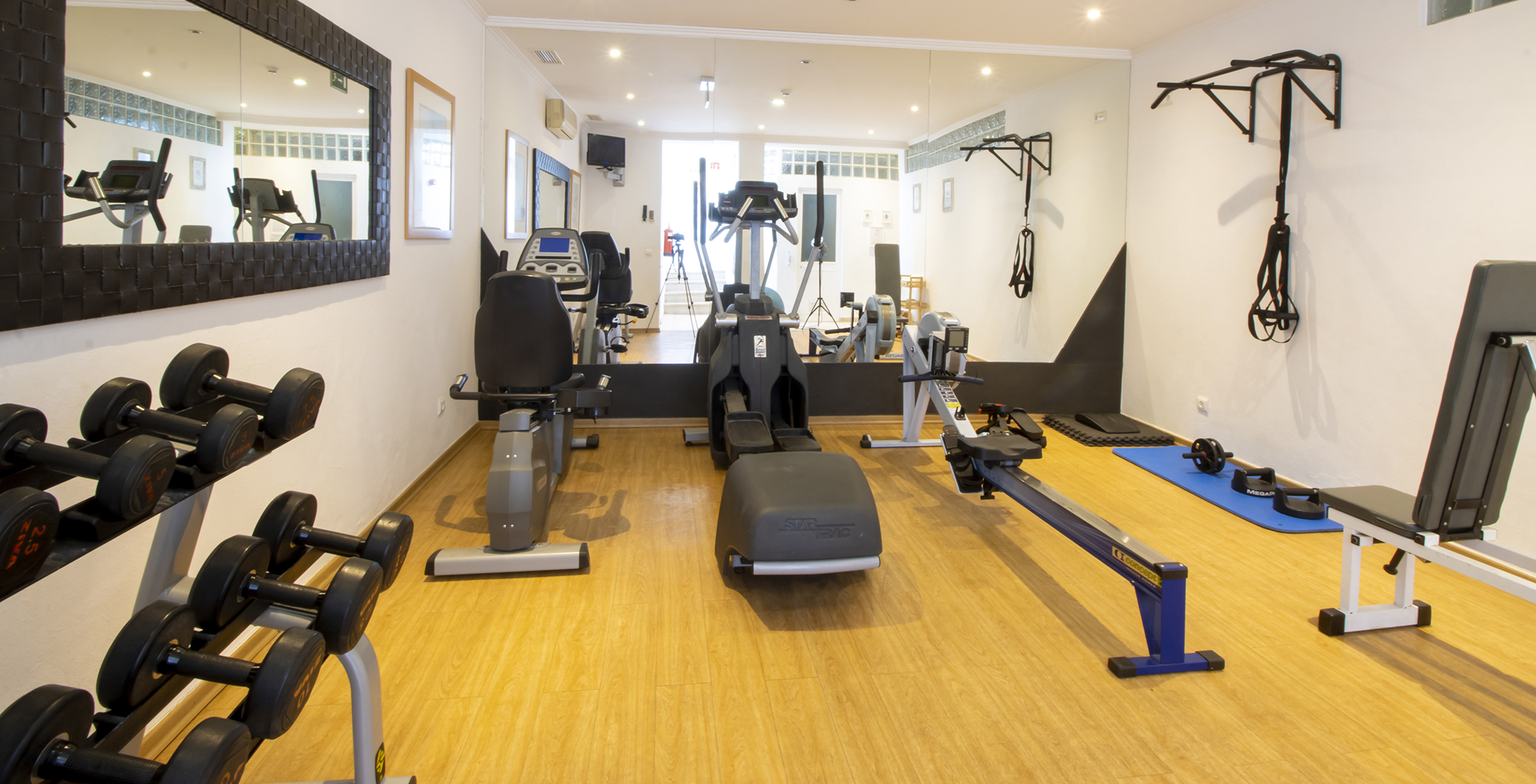 Gym du Pestana Palm Gardens avec divers appareils pour votre routine d'exercices physiques