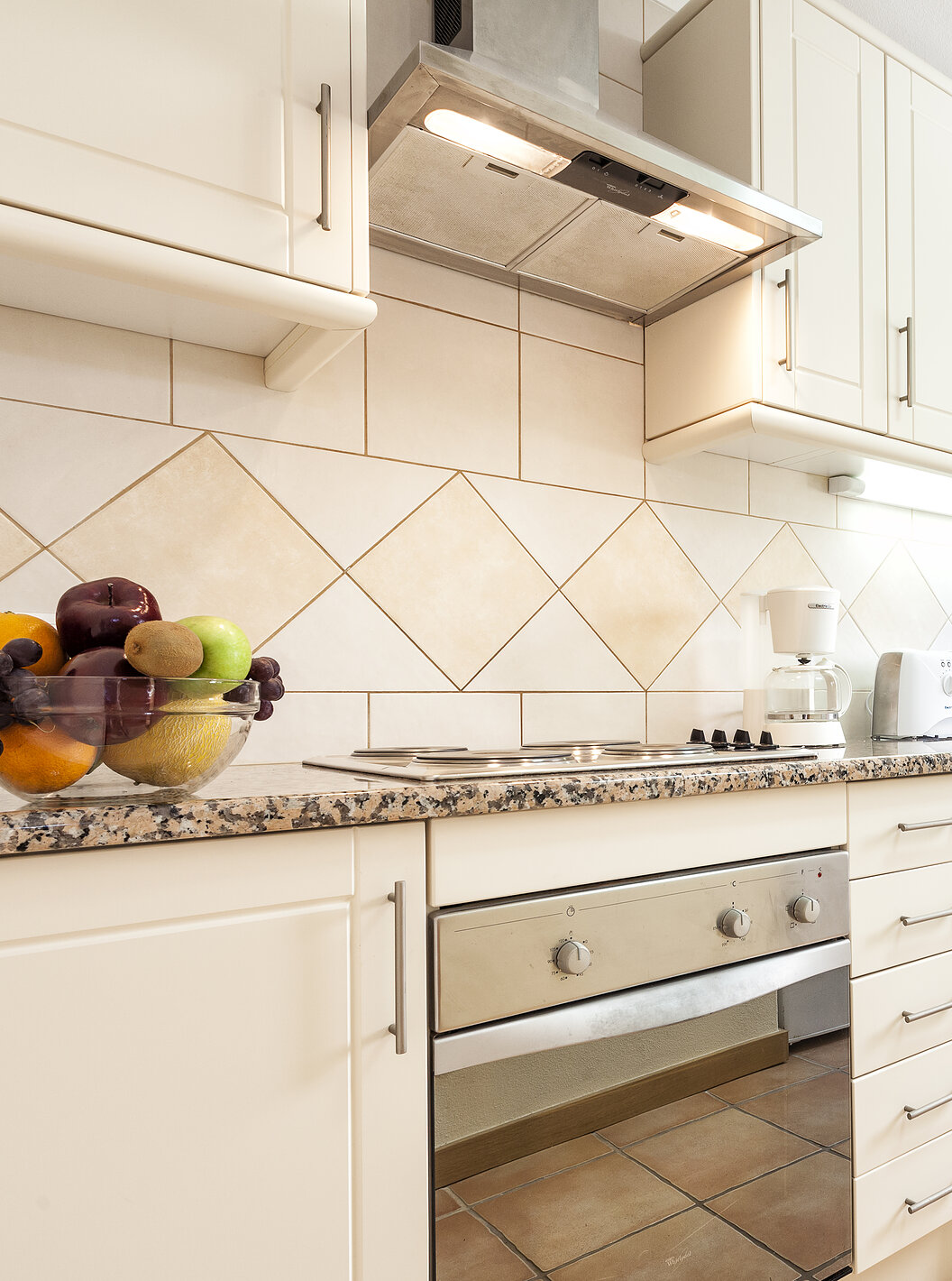 L'Appartement T1 Standard du Pestana Palm Gardens a une kitchenette avec cuisinière, machine à laver et vaisselle