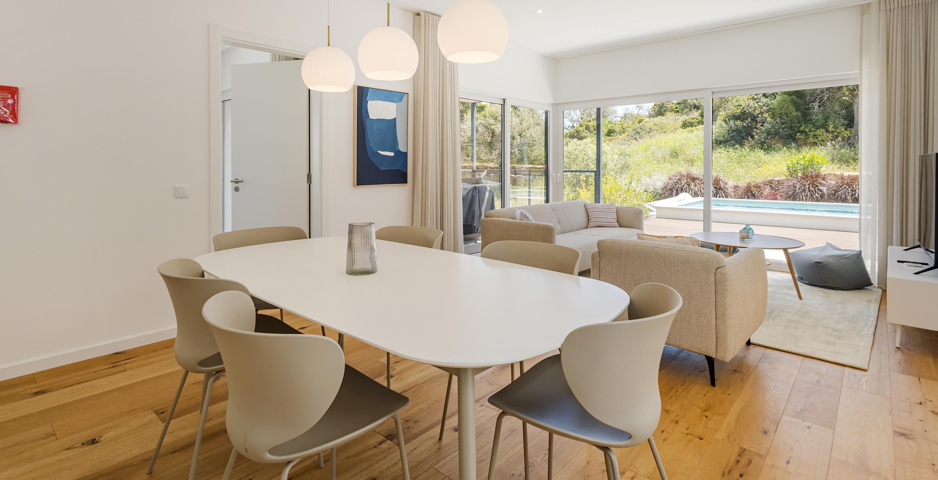 Villa du Pestana Valley Nature Village avec plusieurs canapés avec vue sur l'extérieur