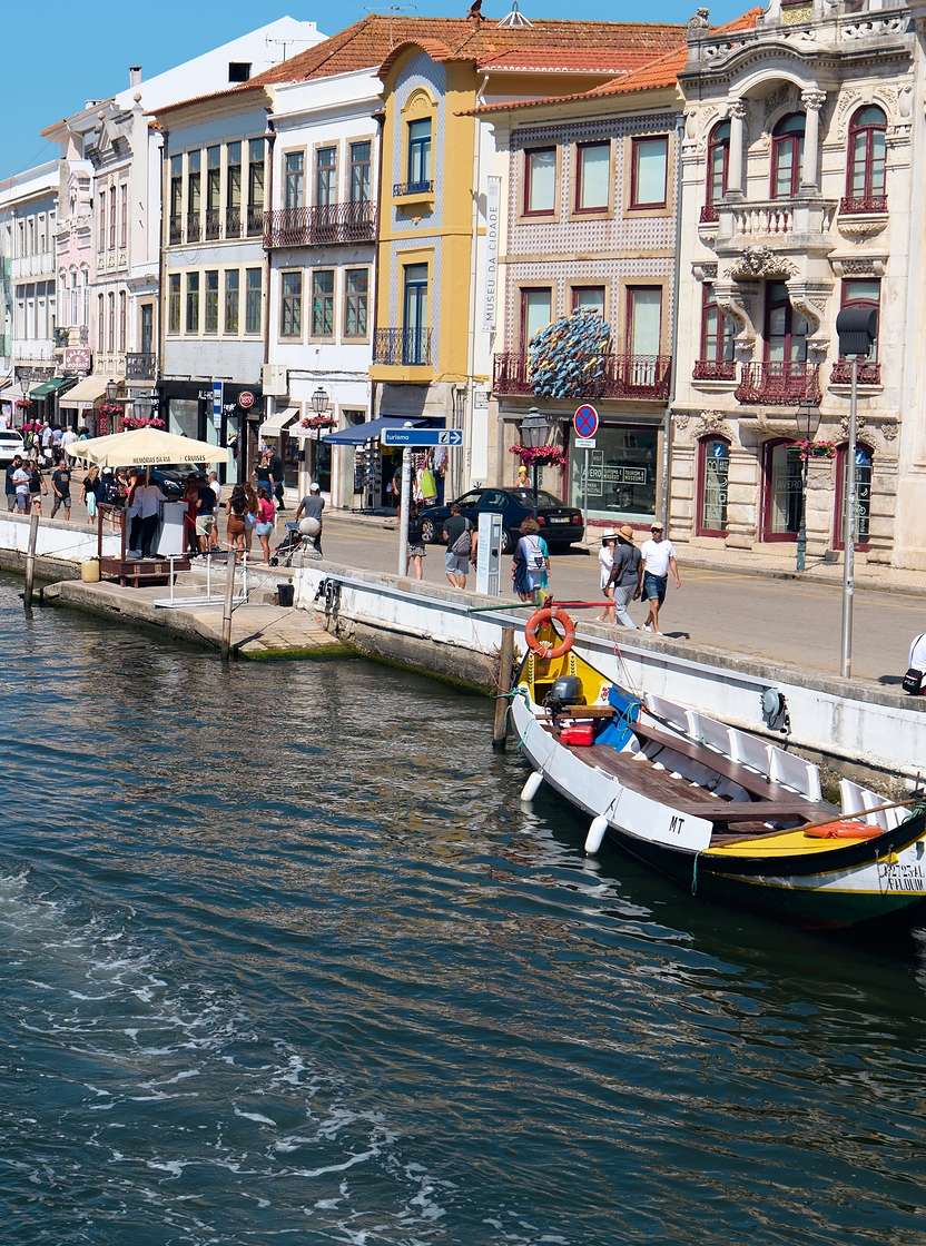 Balade en bateaux moliceiros historiques à travers les canaux d'Aveiro, au Portugal