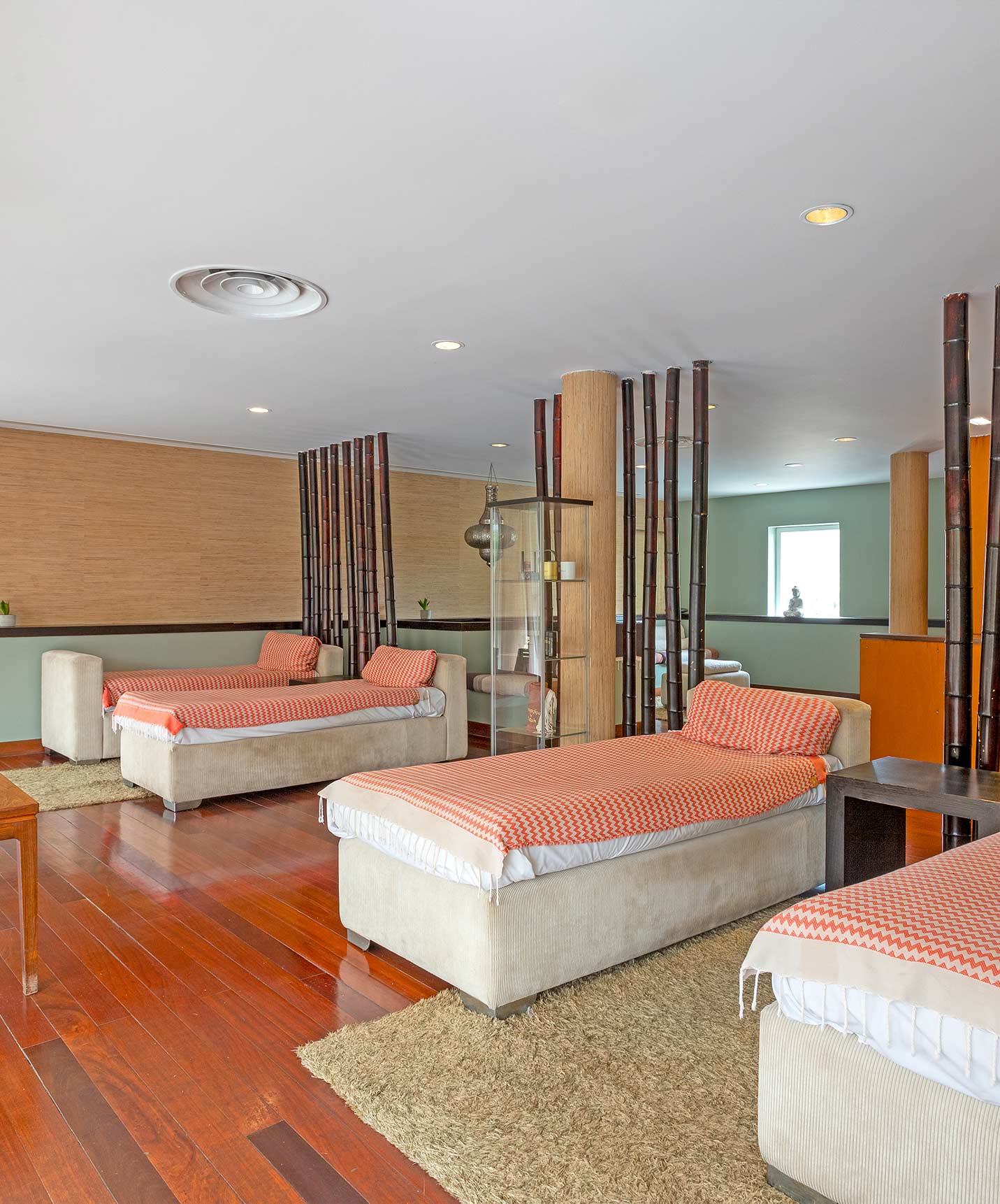 Spa avec une cliente et des lits confortables au Palace Lisbonne, hôtel dans un palais à Lisbonne, avec piscines et spa