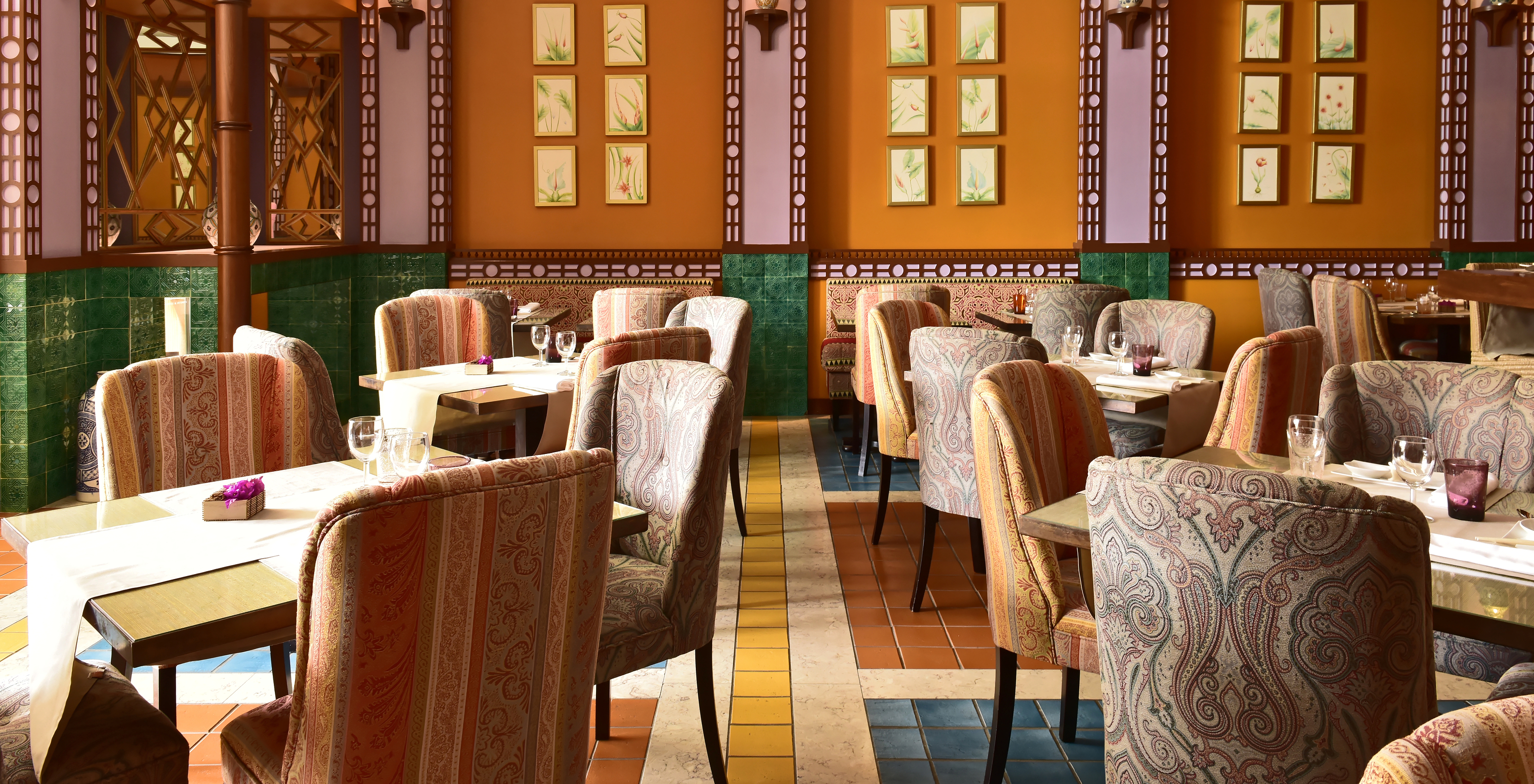Le restaurant Arab Magrebe, au Resort 5 étoiles à Porto Santo, est un restaurant arabe avec une décoration typique