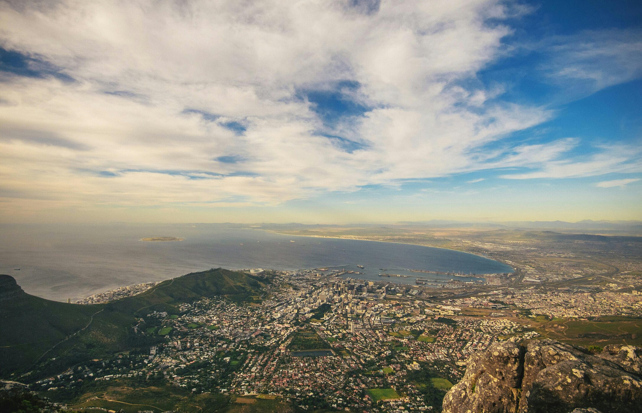 Vue aérienne du Cap, capitale de l'Afrique du Sud, point de départ de votre voyage vers le Parc National Kruger