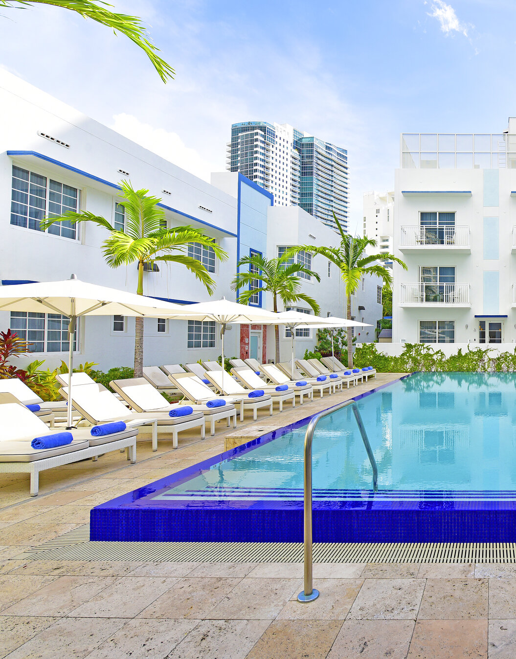 Vue de la piscine du Pestana Miami South Beach, un boutique hôtel de 4 étoiles en plein Miami Beach
