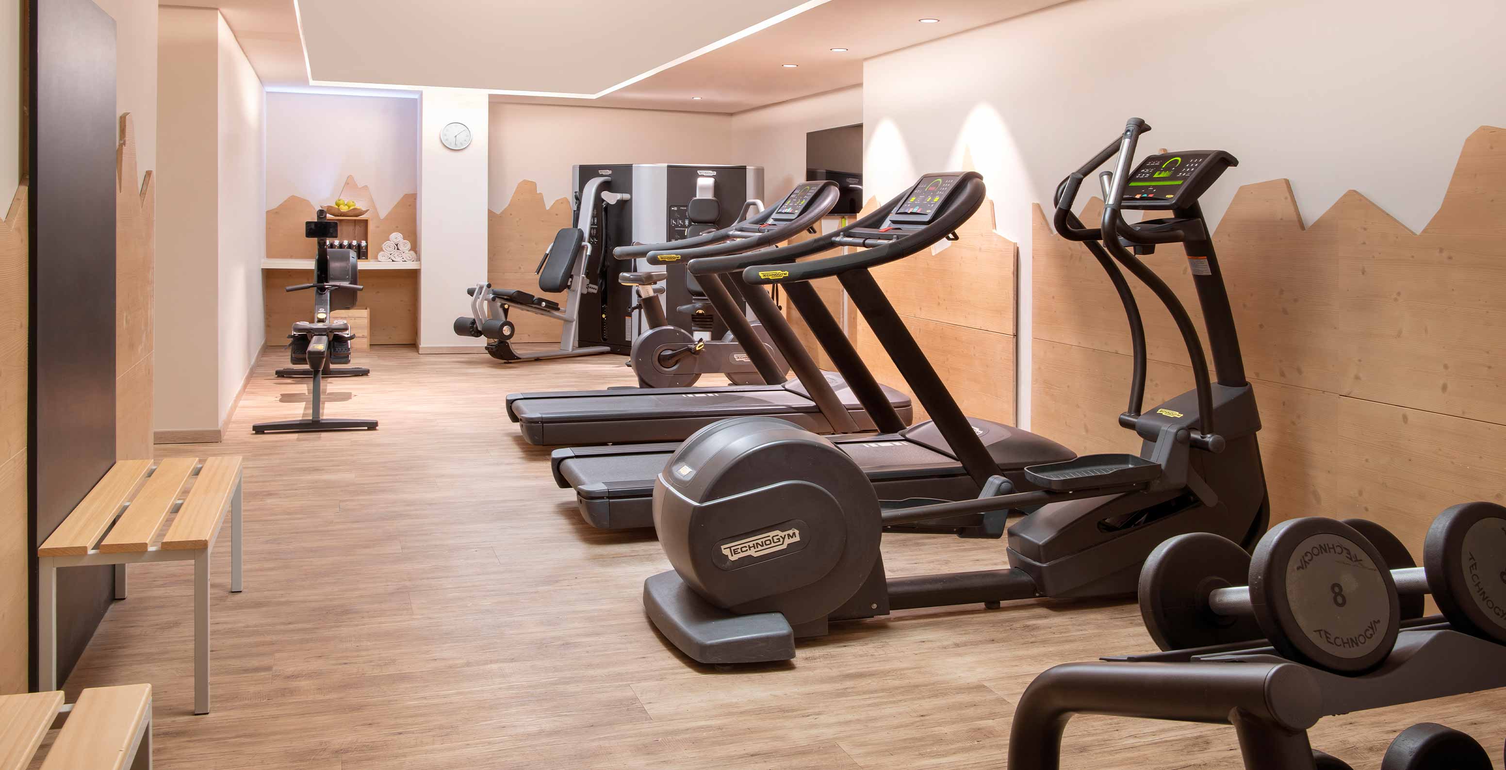 Ginásio do Le Massif Courmayeur, Hotel nos Alpes Italianos em Courmayeur para fazer ski, com passadeiras e pesos