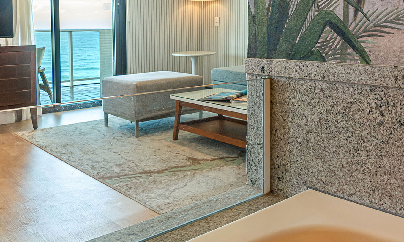 De Suite aan het strand van Pestana Rio Atlântica heeft zitruimte, tv en zeezicht.