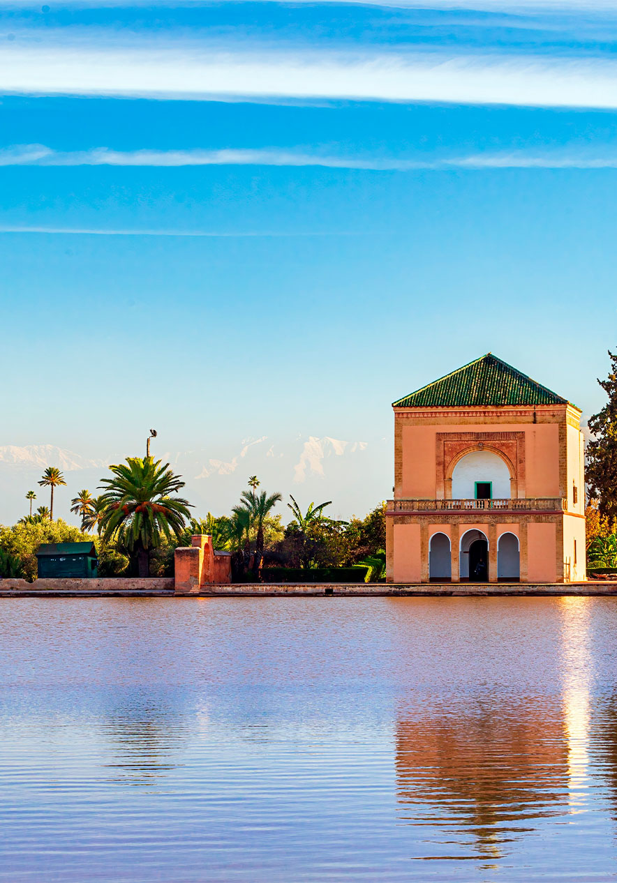 Menara-tuinen bij Pestana CR7 Marrakech, Hotel no Centro de Marraquexe met paviljoen aan rustig meer