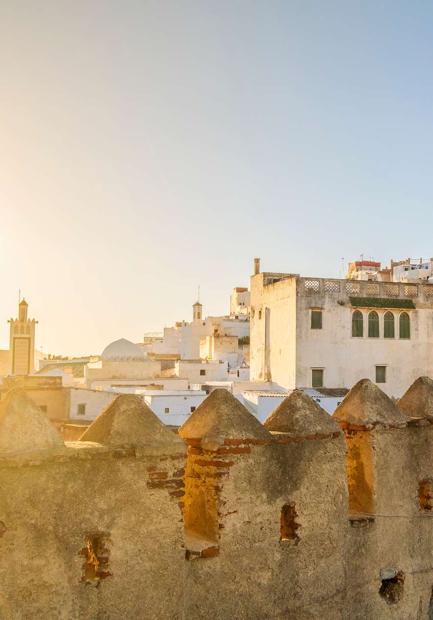 Tetouan met witte gebouwen en oude stadsmuren nabij Pestana Tanger City Center, Hotel em Tânger Perto da Praia