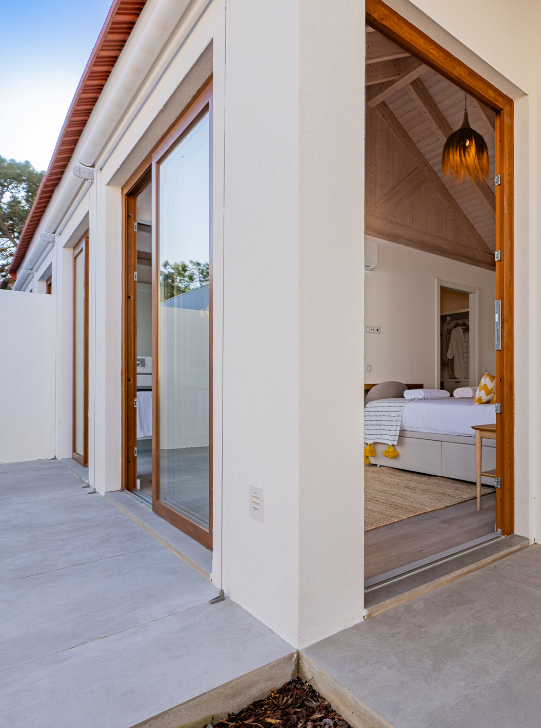 Standaardvilla voor 2 volwassenen in Pestana Comporta met houten ramen en open toegang tot lichte slaapkamer