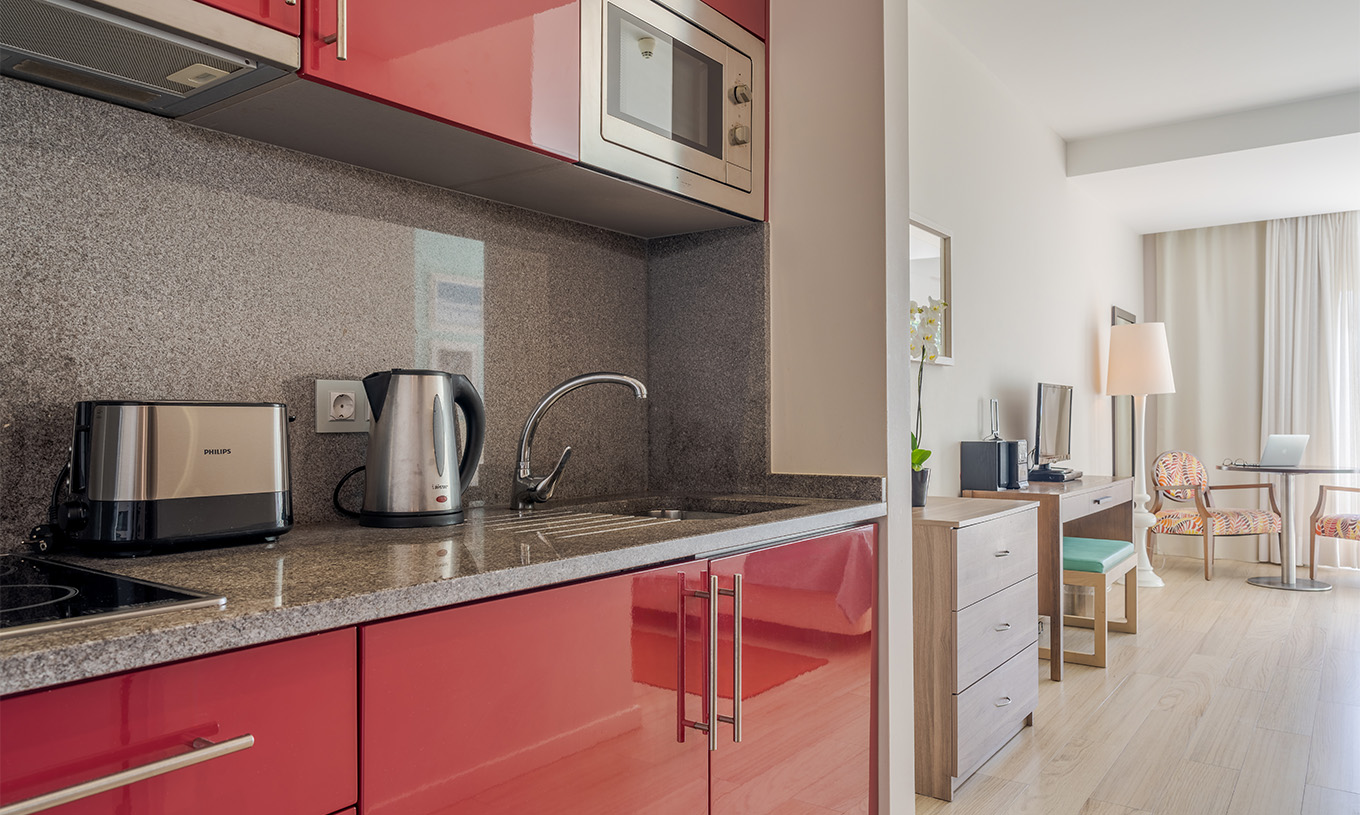De Studio met uitzicht op de zee van Pestana Alvor Praia heeft kitchenette met magnetron, waterkoker, toaster en fornuis