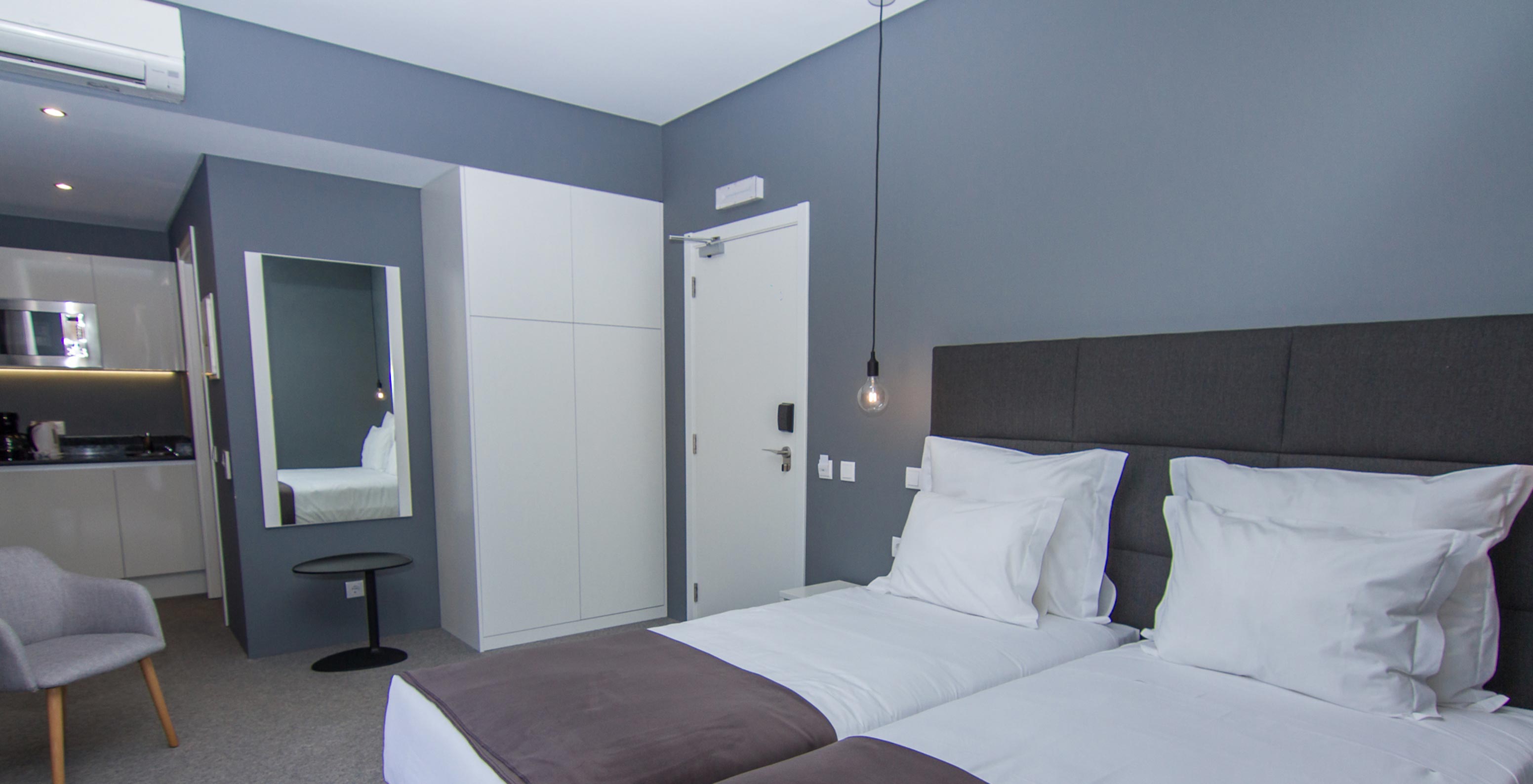 De Klassieke Kamer van Pestana Gramacho Residences is modern met 2 bedden, kitchenette en zithoek