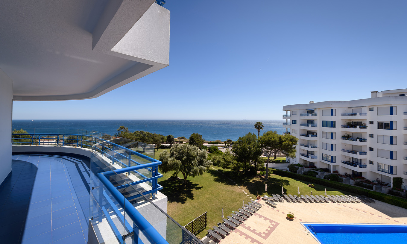 De Deluxe Superior Kamer met Zeezicht van Pestana Cascais heeft een balkon met uitzicht op de zee van Cascais