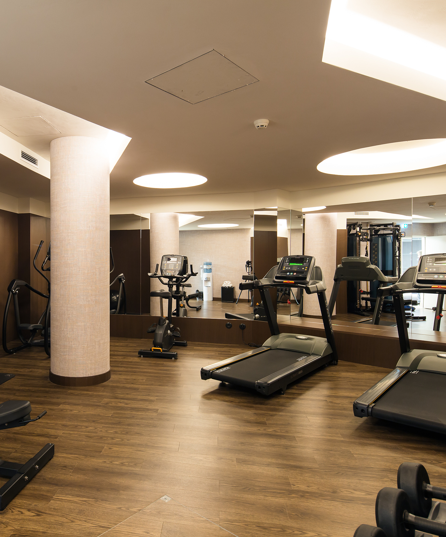 Pestana Porto - A Brasileira, vijfsterrenhotel in Porto, heeft een fitnessruimte met loopband en fitnessapparaten