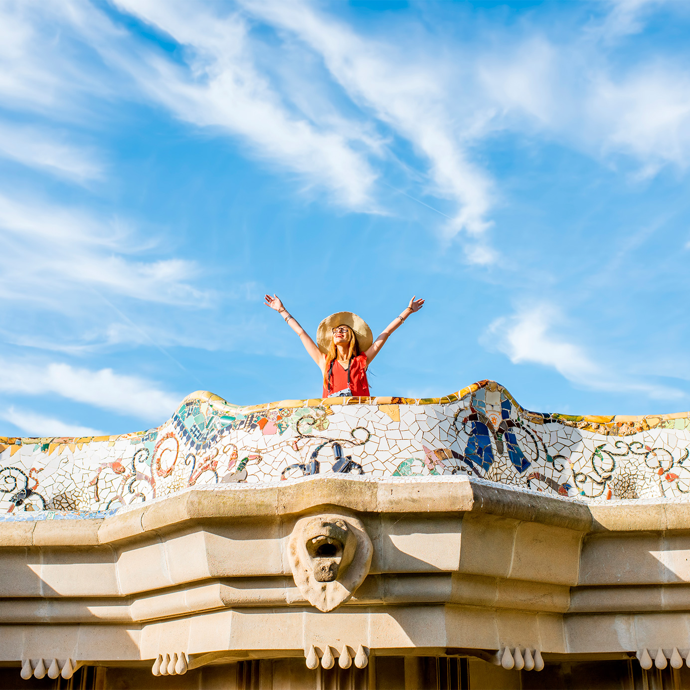 Parque Güell, Barcelona Verblijf in het Pestana-hotel en ontdek Park Güell in Barcelona met kleurrijke sculpturen.