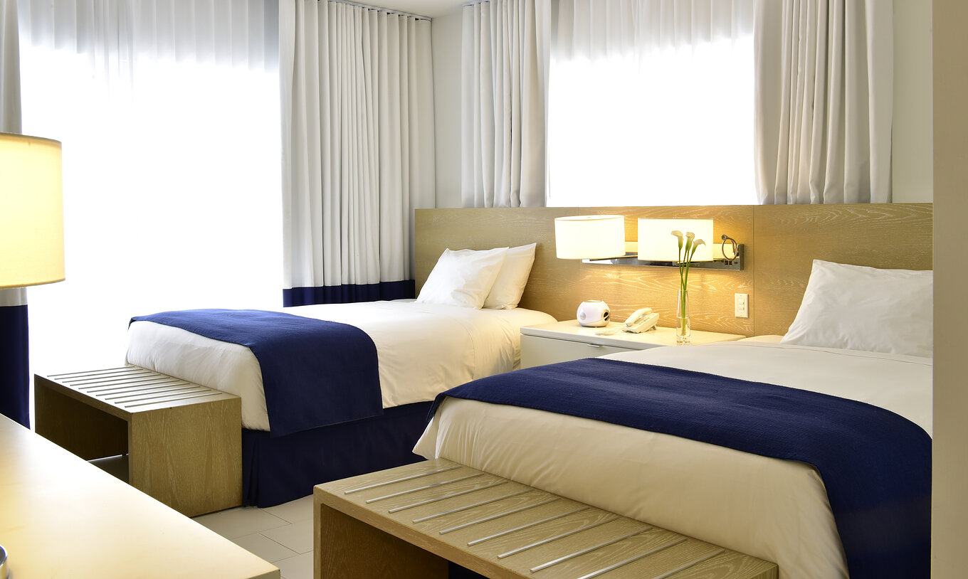 De Art Deco Double - ADA Kamer Van Pestana Miami South Beach Heeft Twee Eenpersoonsbedden Nachtkastje Met Lamp