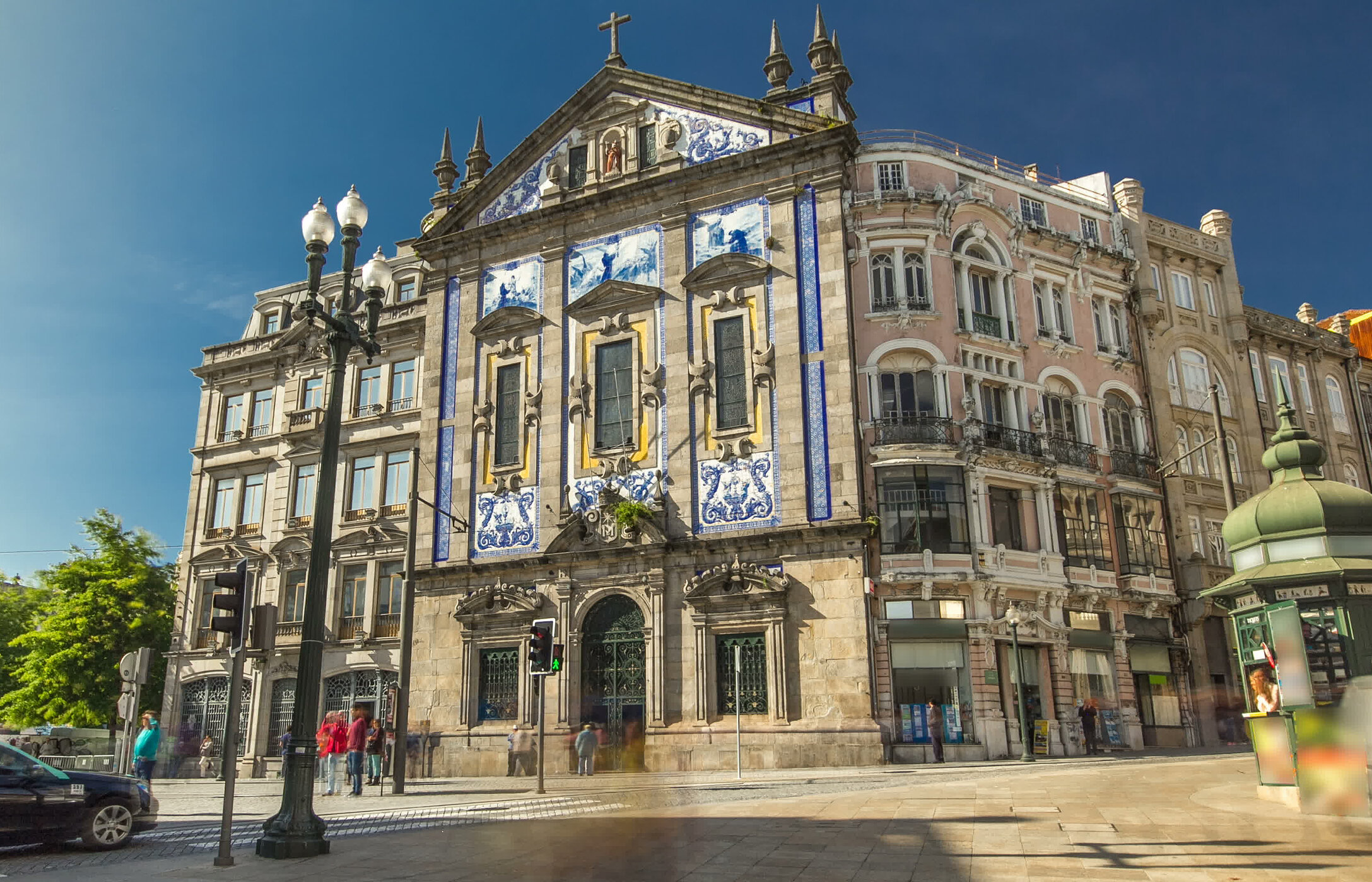 Estação de São Bento, famosa por seus azulejos azuis e brancos, situada no centro do Porto