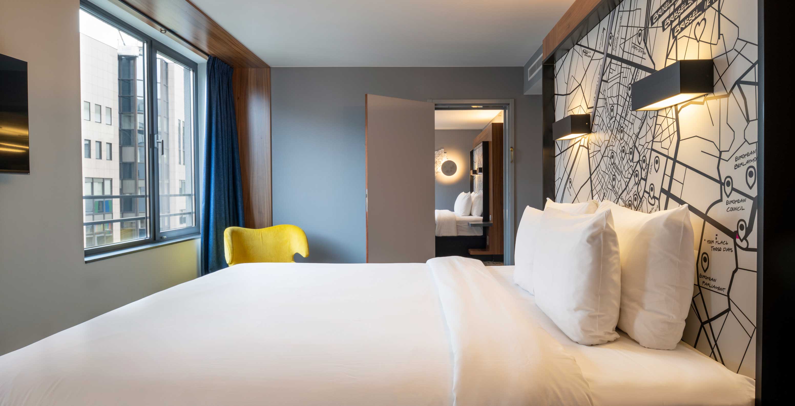 O Family do Pestana Brussels Schuman tem uma cama de casal, uma janela e uma casa de banho