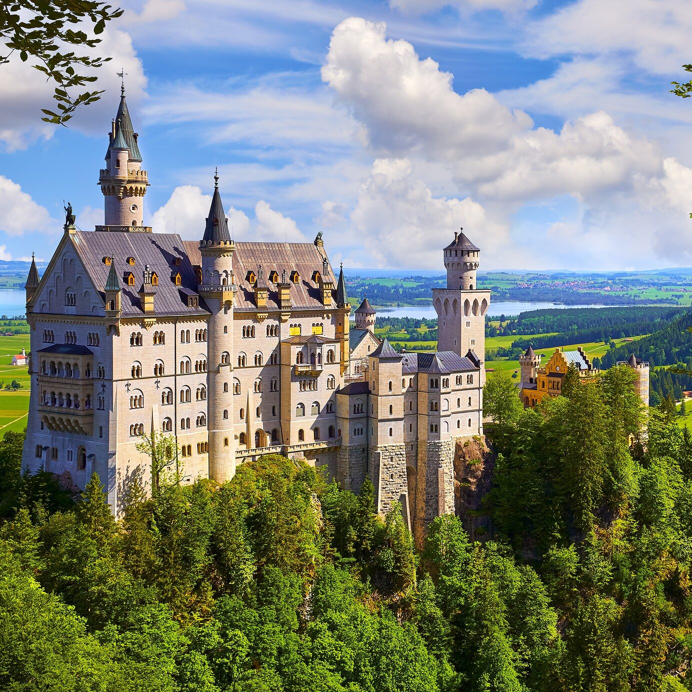 Castelo Neuschwanstein, Alemanha Fique num hotel Pestana e descubra os fantásticos castelos escondidos no meio da natureza, na Alemanha