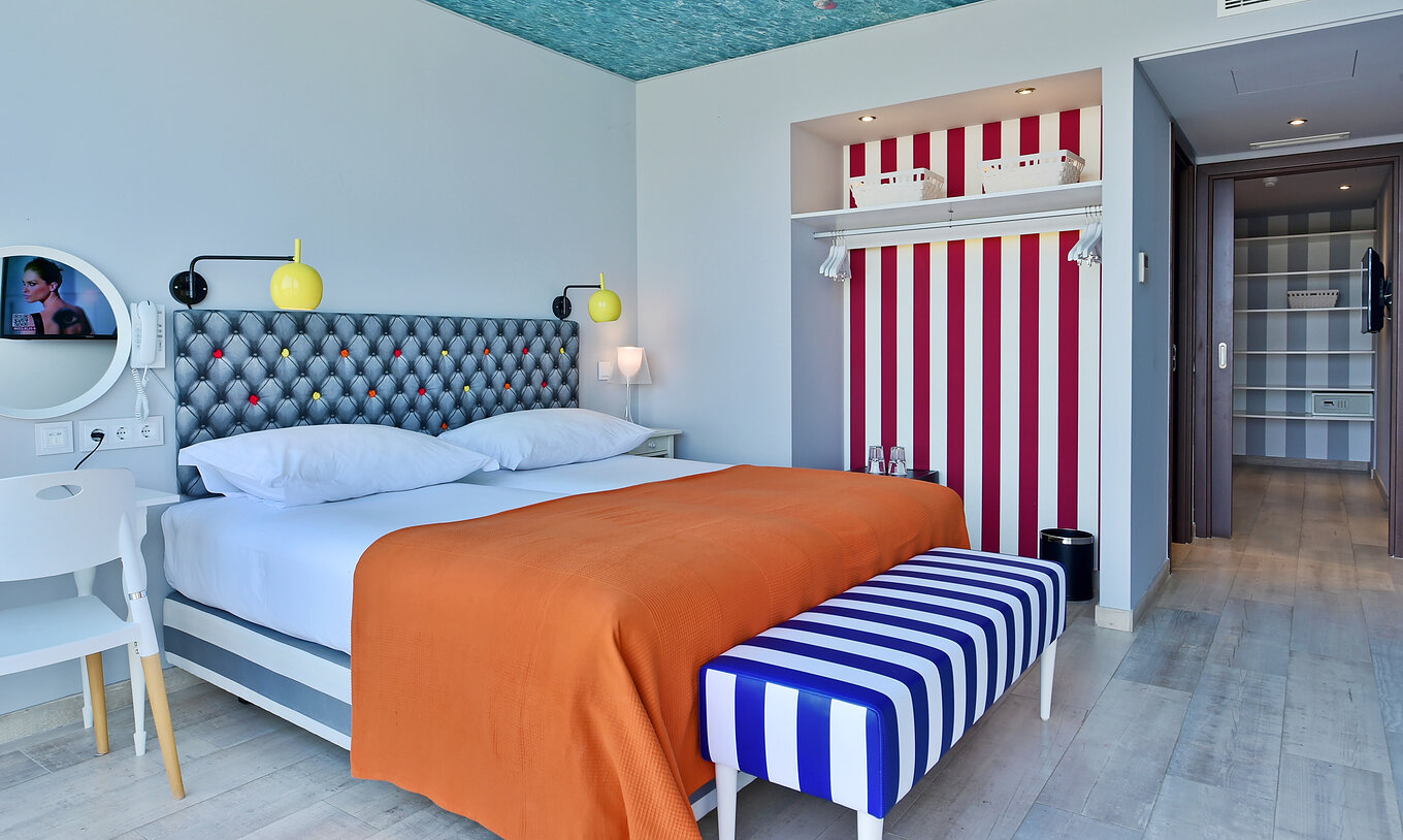 O Suite Duplex Vista Mar do Pestana Alvor South Beach tem duas camas individuais juntas