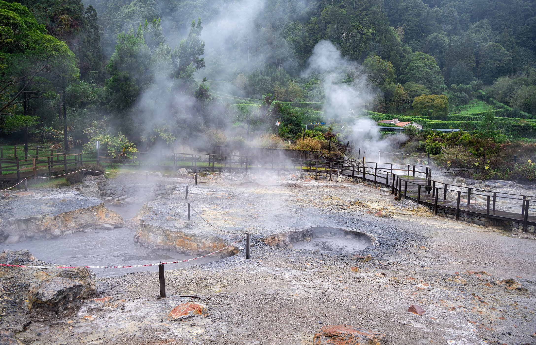 As Furnas, nos Açores, proporcionam uma experiência de relaxamento, com banhos quentes com água termal
