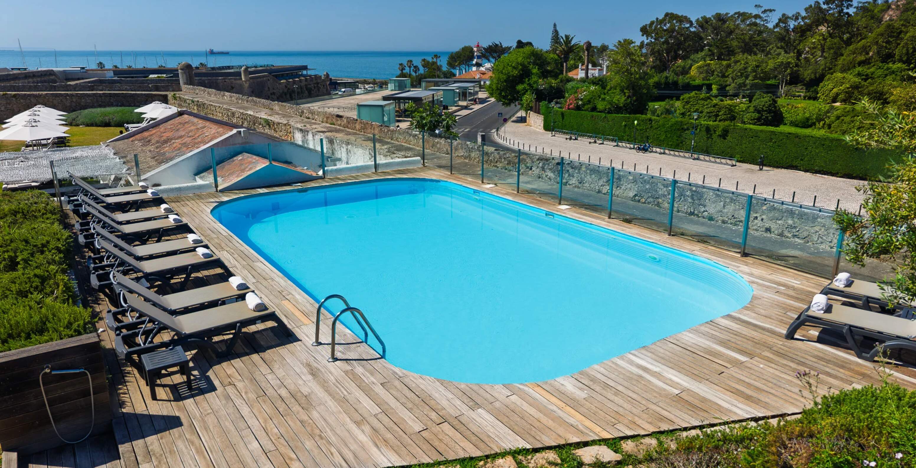 Pestana Cidadela Cascais Hotel 5 Estrelas em Cascais, com piscina exterior junto às muralhas e ao mar