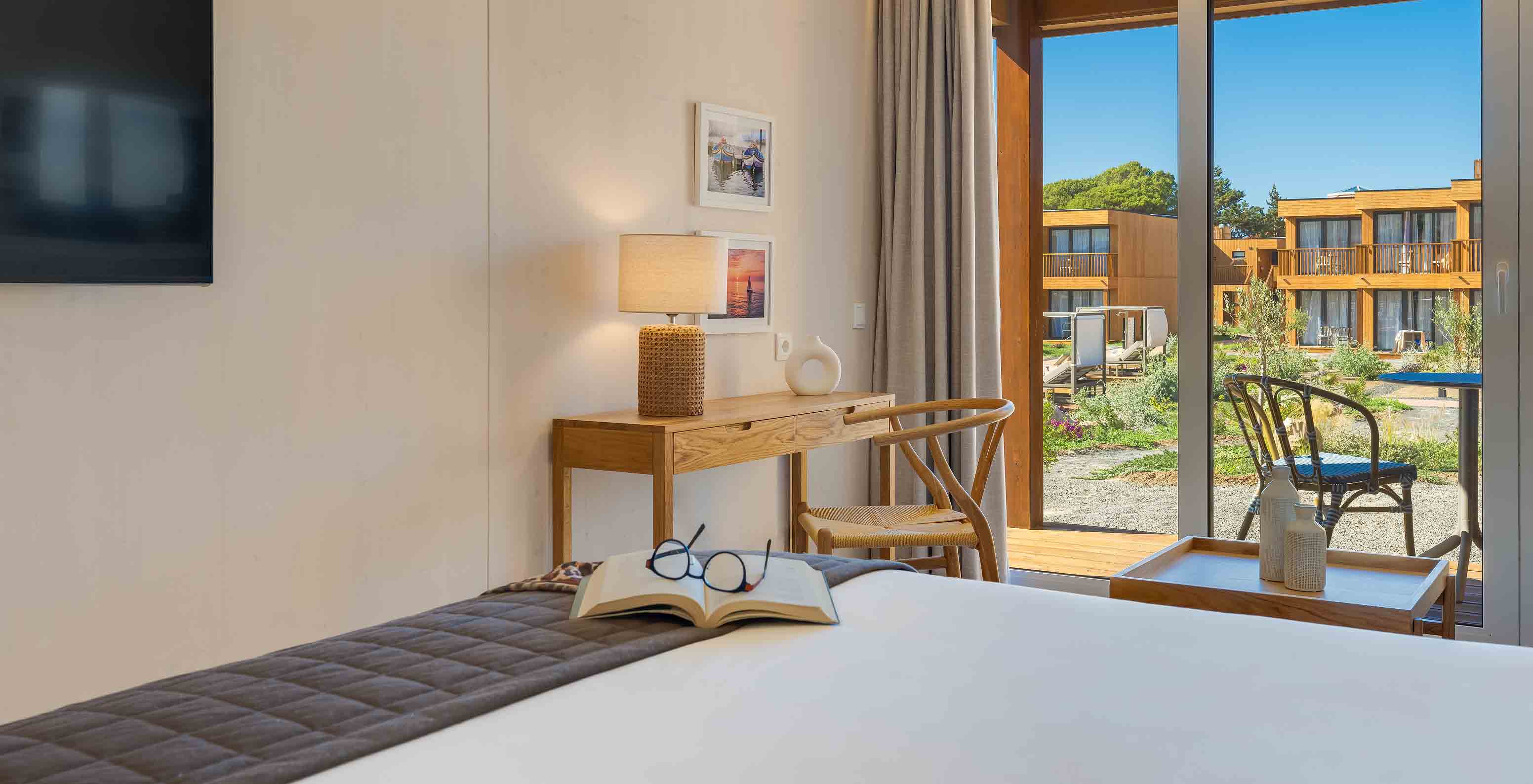 Pestana Dunas Porto Santo ALL INCLUSIVE, Eco-Resort com Tudo Incluído no Porto Santo com interior luminoso com varanda