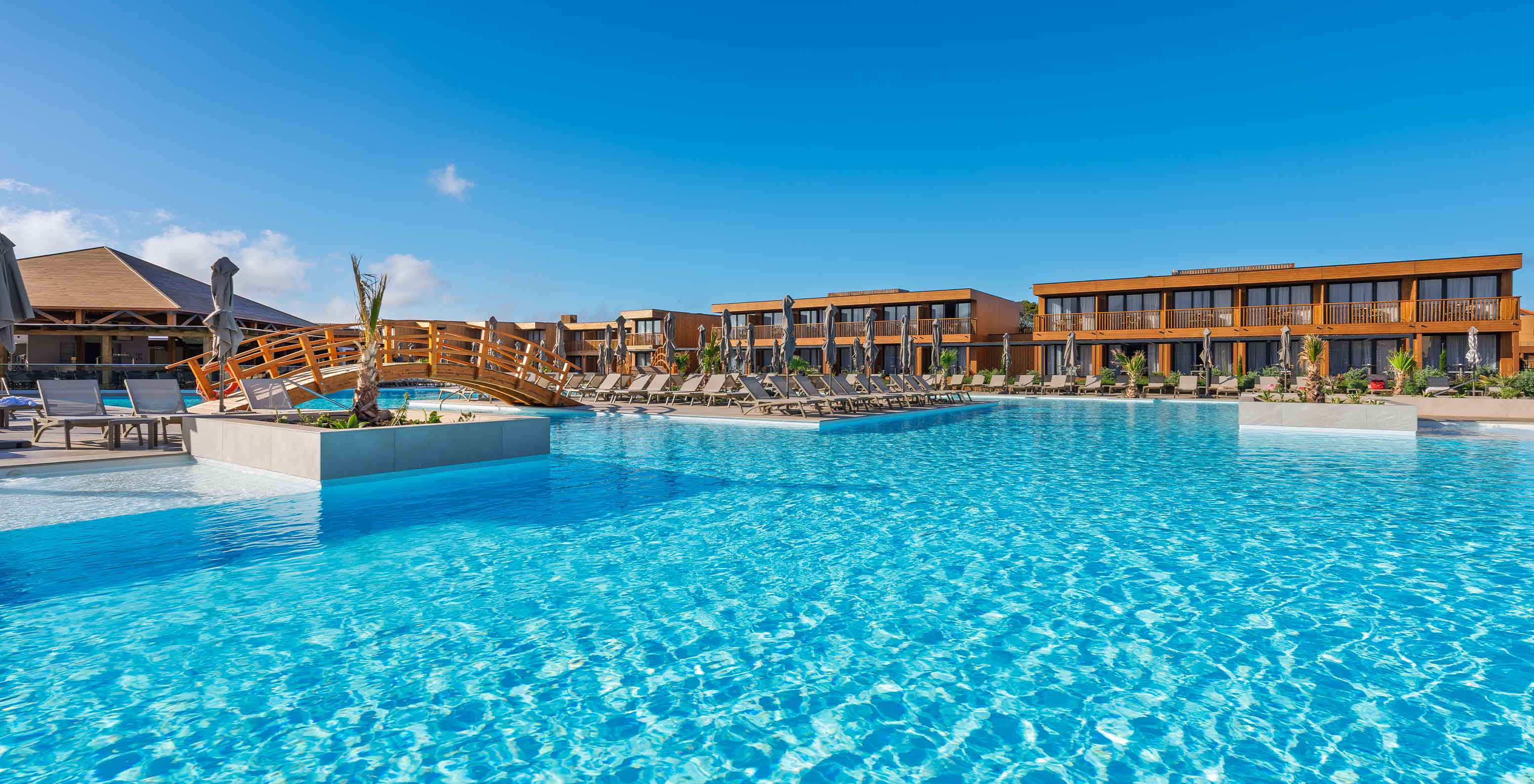 Pestana Dunas Porto Santo ALL INCLUSIVE, Eco-Resort com Tudo Incluído no Porto Santo com piscina ampla e ponte de madeira