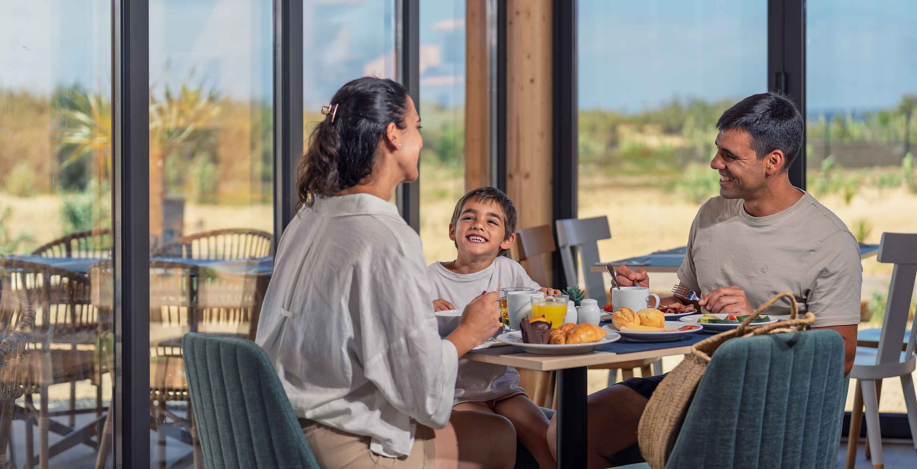 Pestana Dunas Porto Santo ALL INCLUSIVE, Eco-Resort com Tudo Incluído no Porto Santo com família ao pequeno-almoço
