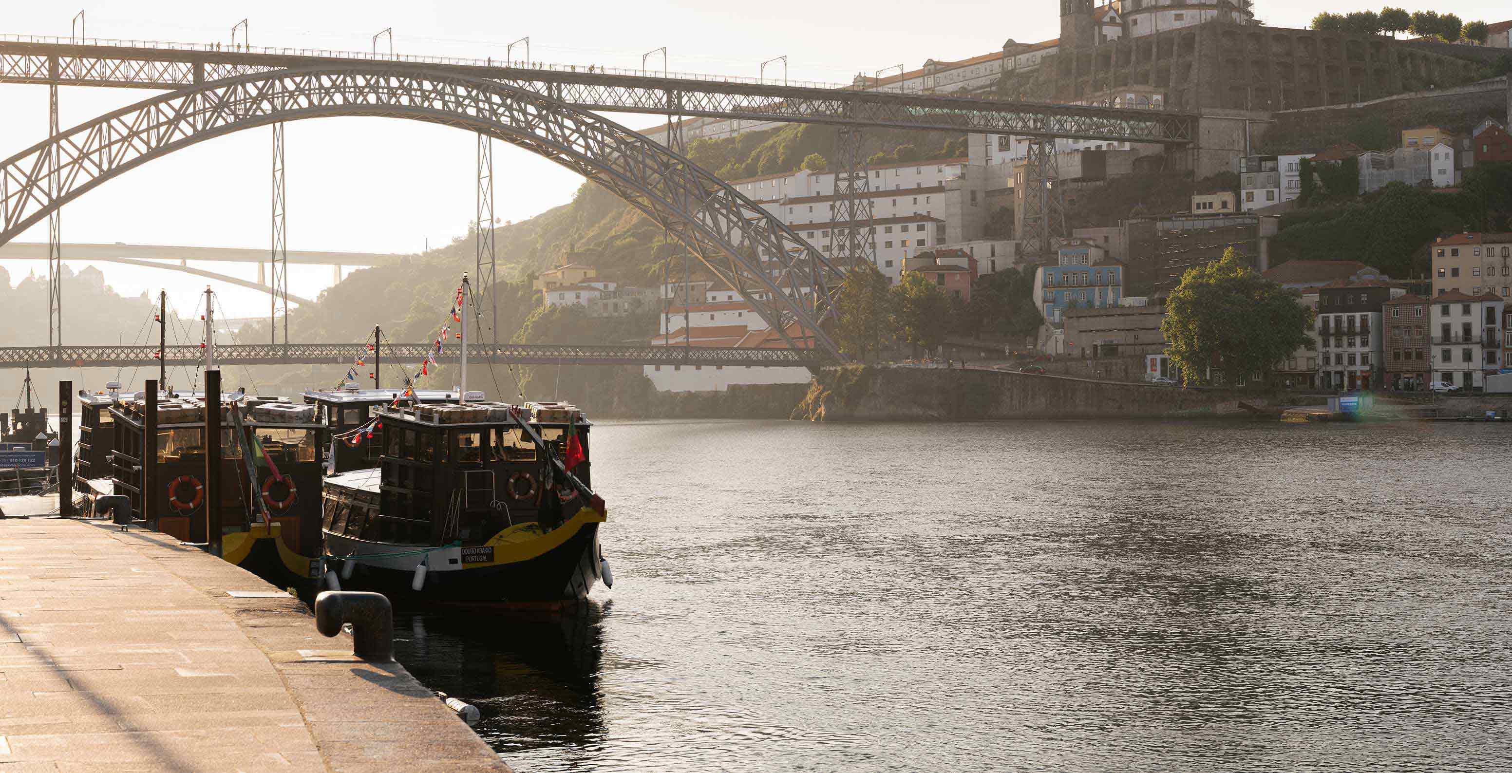 Ponte Dom Luís I sobre o rio Douro perto do Pestana Vintage Porto, Hotel na Praça da Ribeira, no Porto
