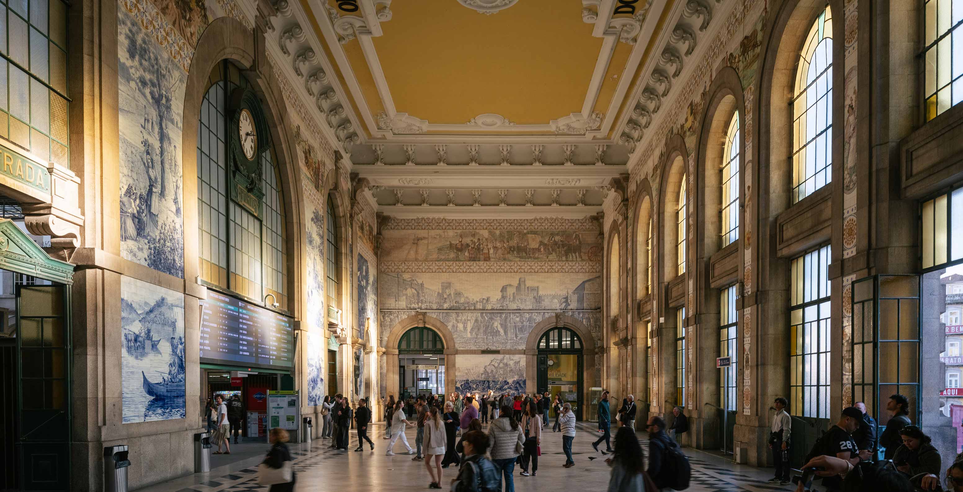 Estação de São Bento perto do Pestana Vintage Porto, Hotel 5 Estrelas no Centro do Porto com azulejos históricos
