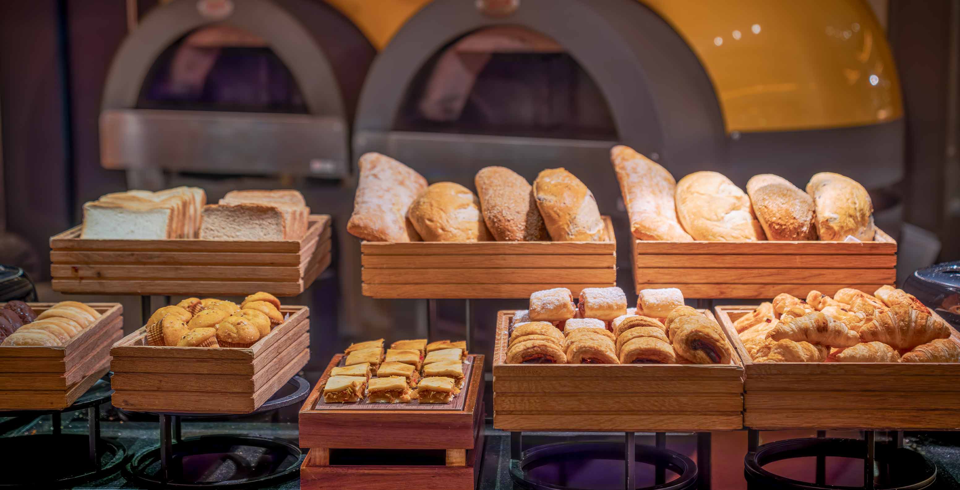 Pestana CR7 Gran Vía Madrid, Hotel no Centro de Madrid, em Espanha, com seleção de pães e croissants frescos