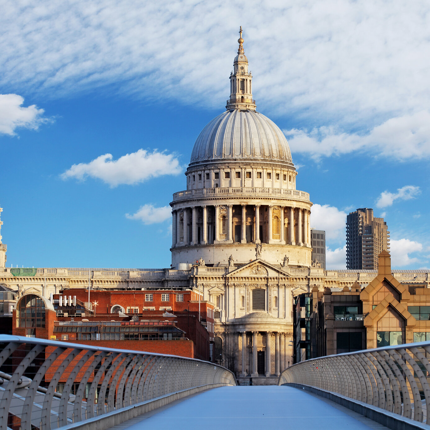Catedral de São Paulo, Londres Fique num hotel Pestana e explore os icónicos edifícios históricos de Londres, no Reino Unido, como a Catedral de São Paulo