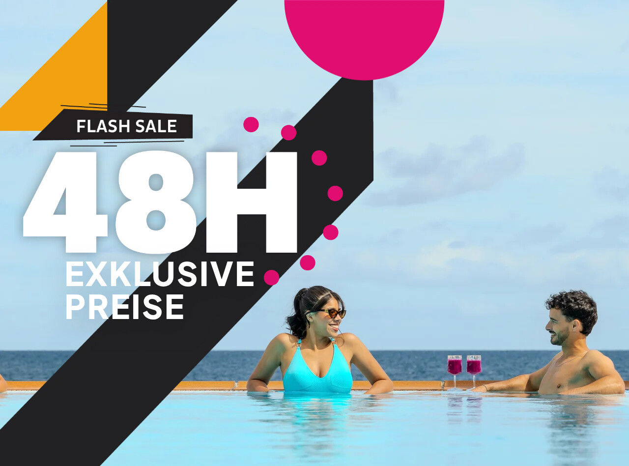 Grafik zur Flash Sale Aktion mit 48H exklusiven Preisen und zwei Gästen im Pool mit Meerblick unter blauem Himmel