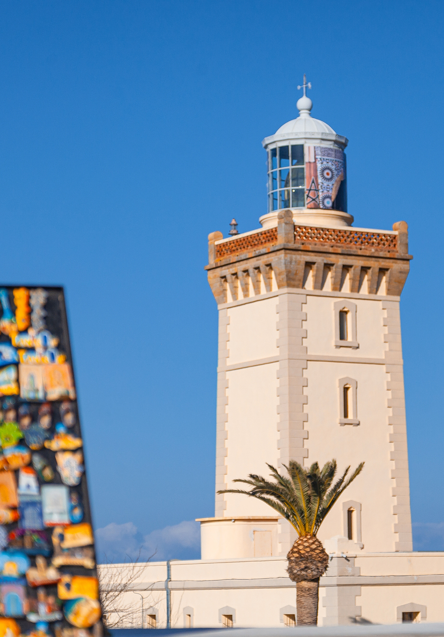 Übernachten Sie im Pestana Tanger und besuchen Sie den Cabo Espartel mit seinem weißen Leuchtturm mit arabischen Einflüssen