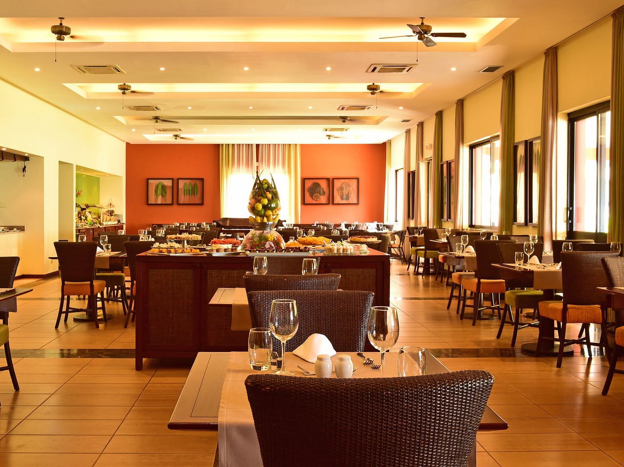 Das Restaurant Príncipe im 5-Sterne-Resort in São Tomé serviert traditionelle Gerichte von São Tomé und internationale Küche