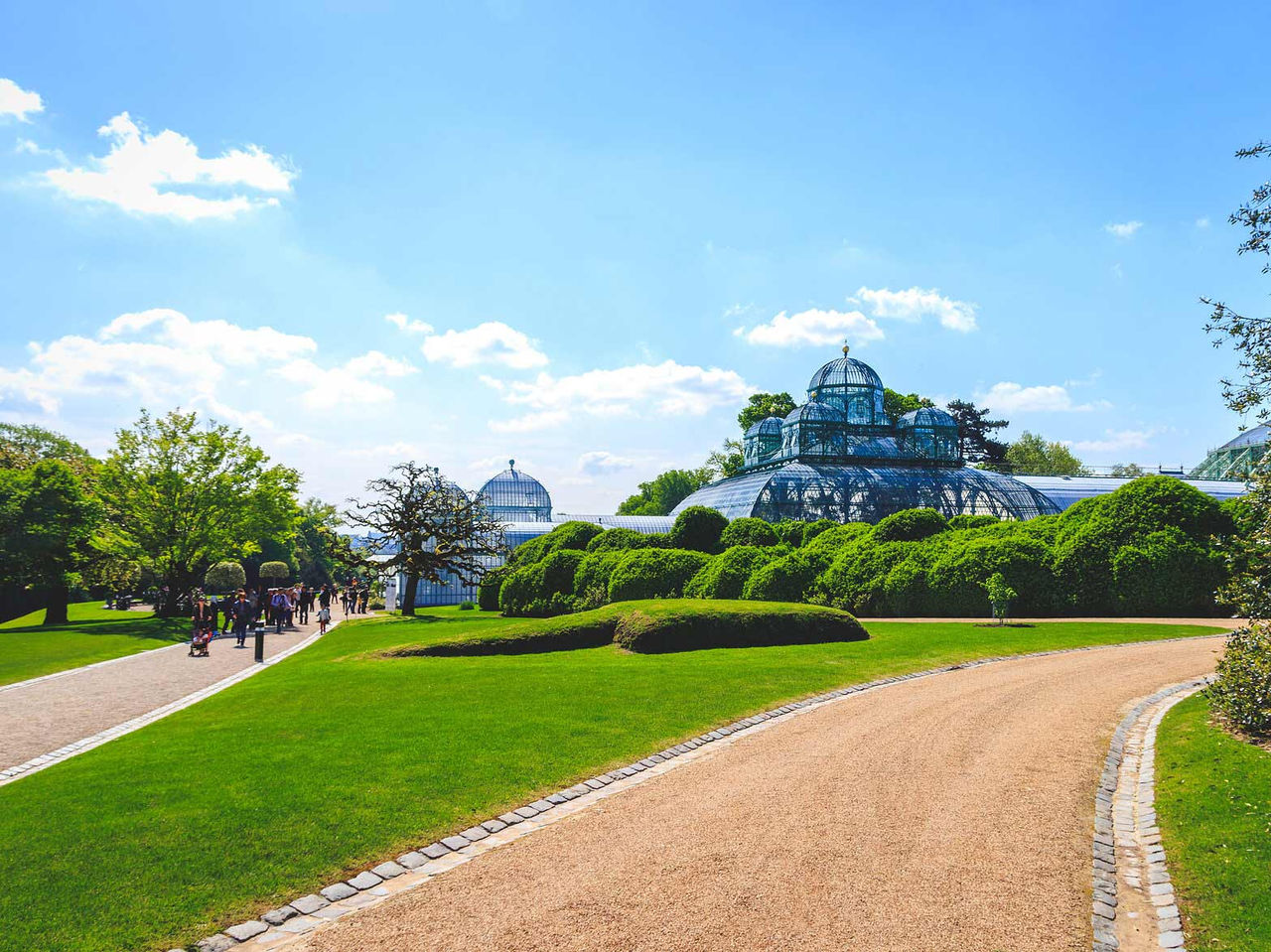 Übernachten Sie in einem Hotel in Brüssel, Belgien, nahe dem Stadtzentrum und genießen Sie die Natur in den Parks