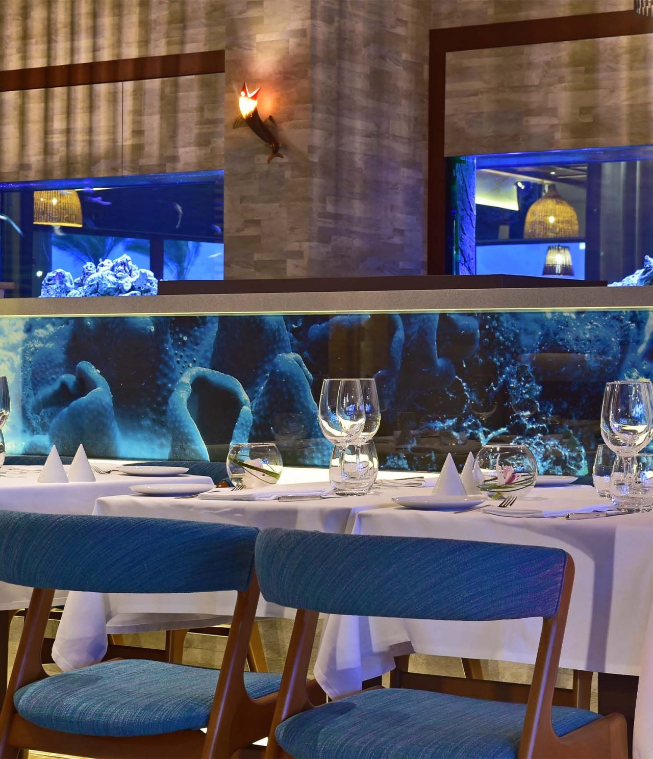 Das Restaurant Sul hat ein großes Aquarium mit Fischen und Meeresfrüchten zur Zubereitung von Gerichten