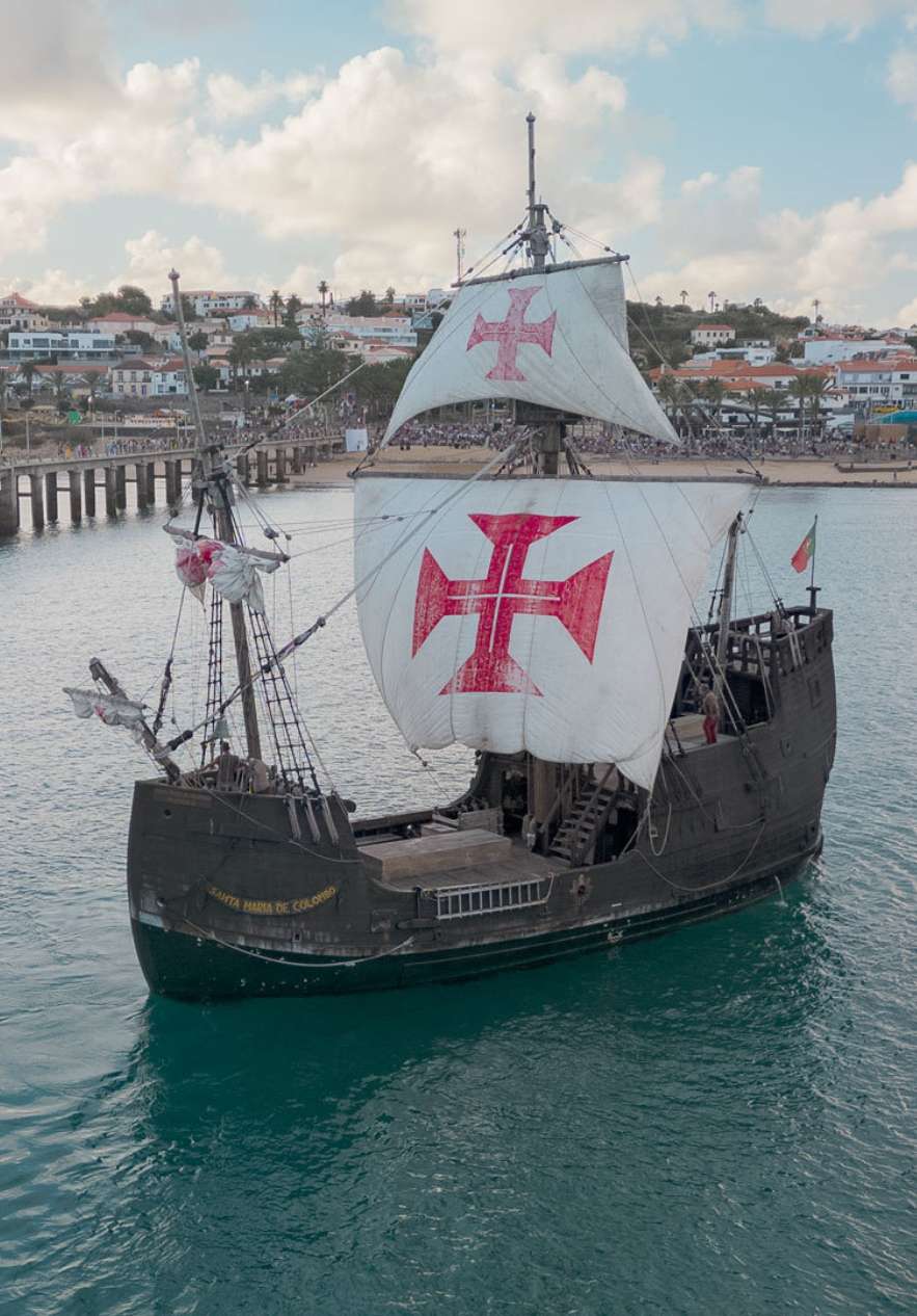 Die Nau Santa Maria beim Kolumbus-Festival im Meer von Porto Santo