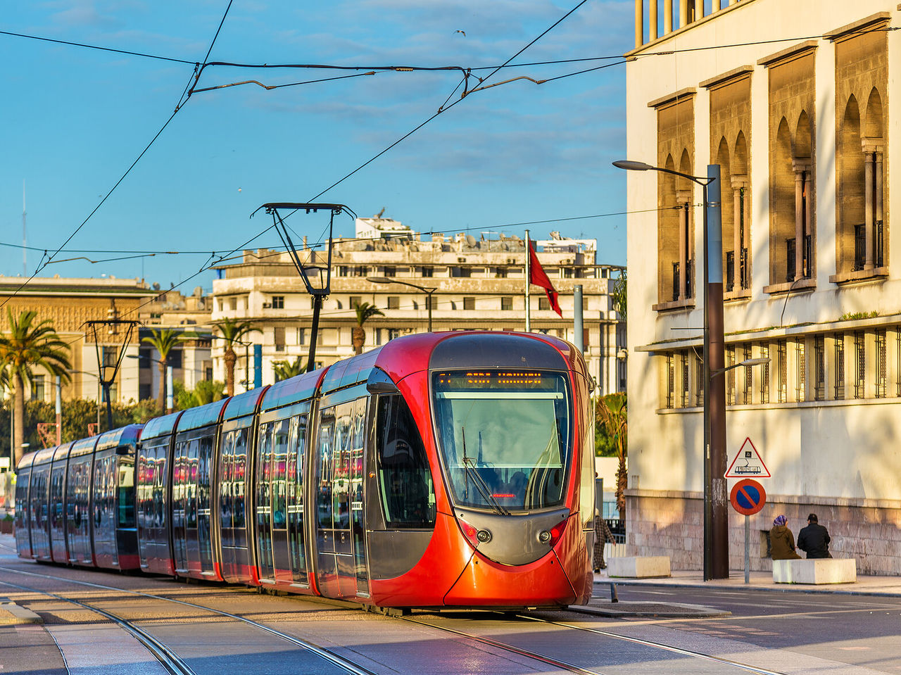 Access the city center of Casablanca 30km from the airport, via the Casablanca railway network
