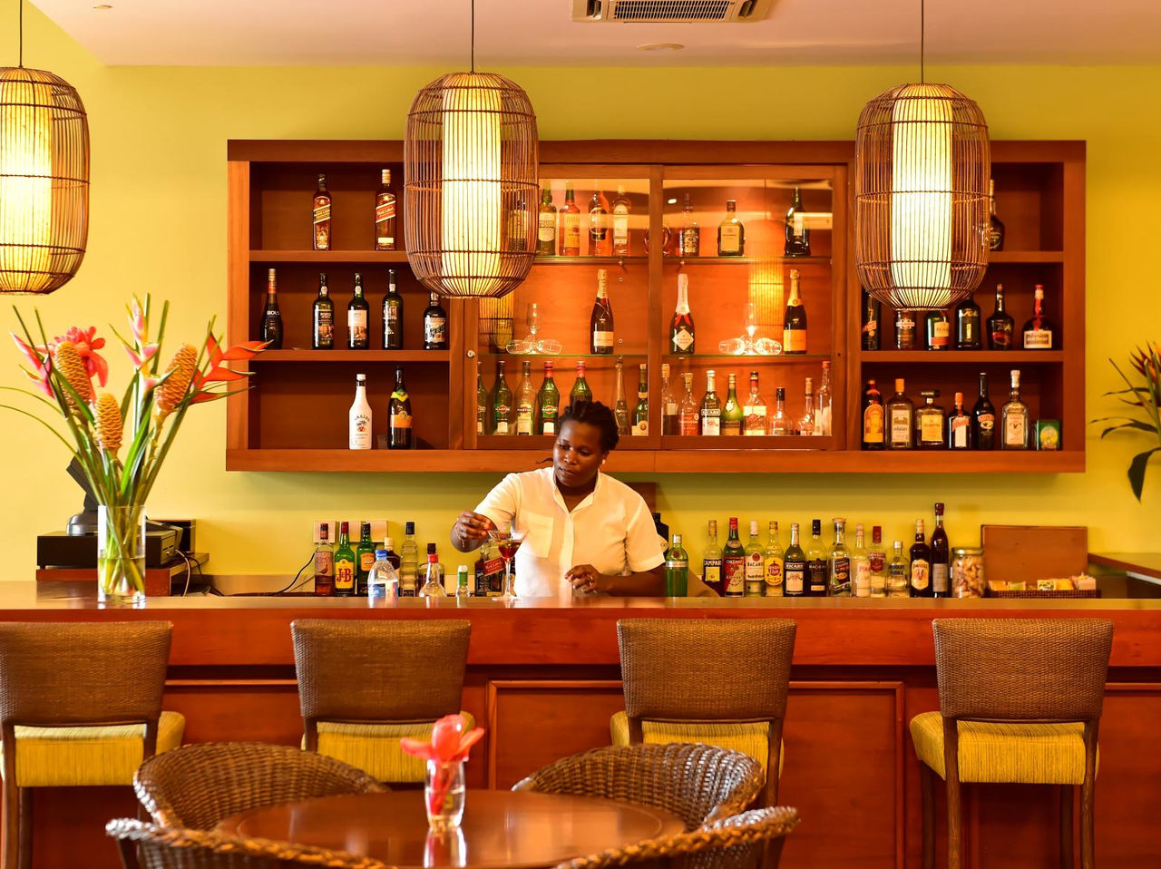 The Uê D'Omale Bar, at the 5-Star Resort in São Tomé, is ideal for gatherings with friends or family