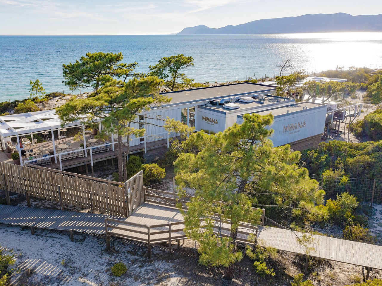 The Moana Beach Club restaurant, at the Eco Resort 10 Minutes from the Comporta Beach, offers sea views