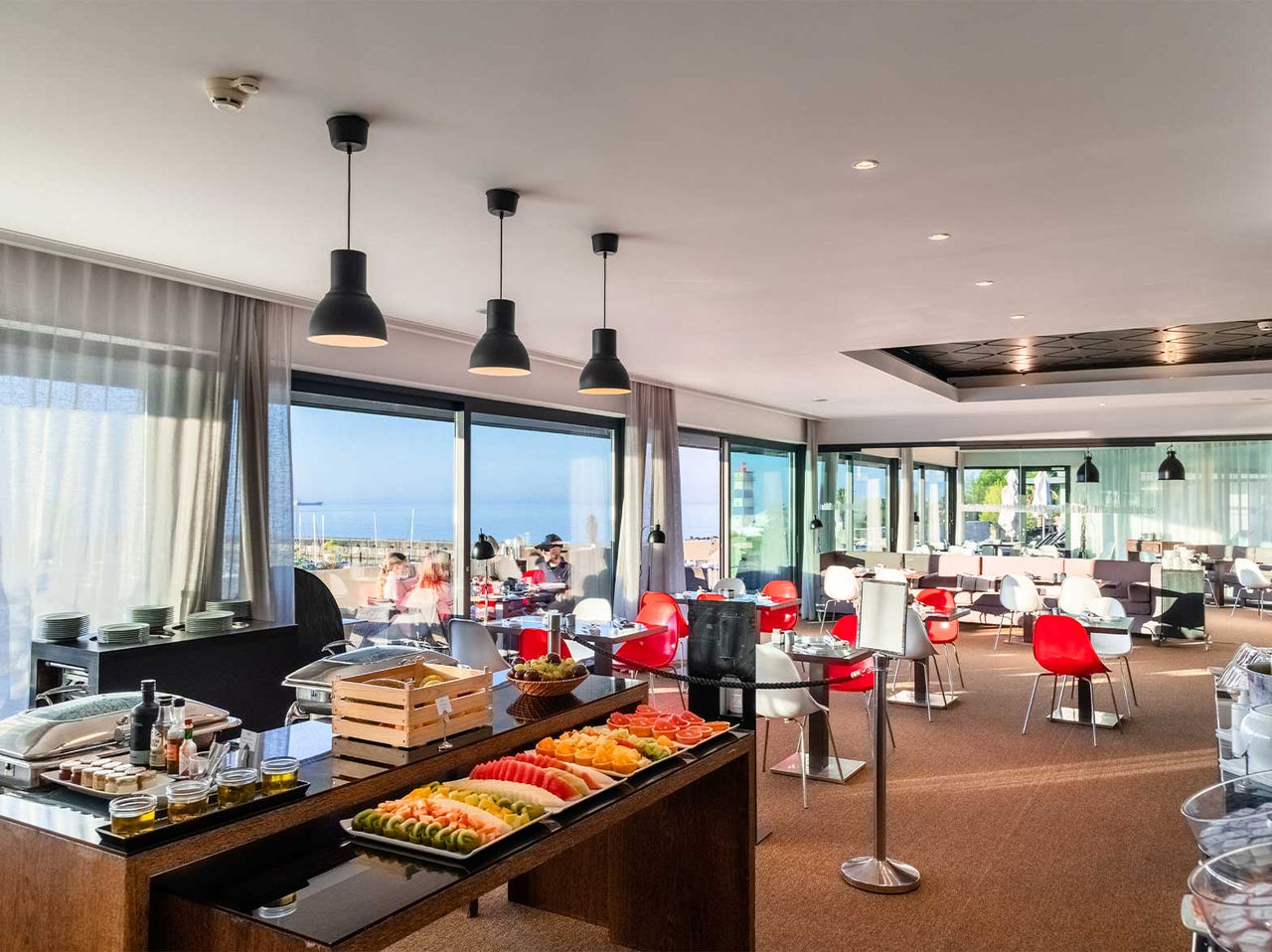 Restaurant Maris Stella in a 5-Star Hotel in Cascais, has a spacious dining area with sea-view terrace